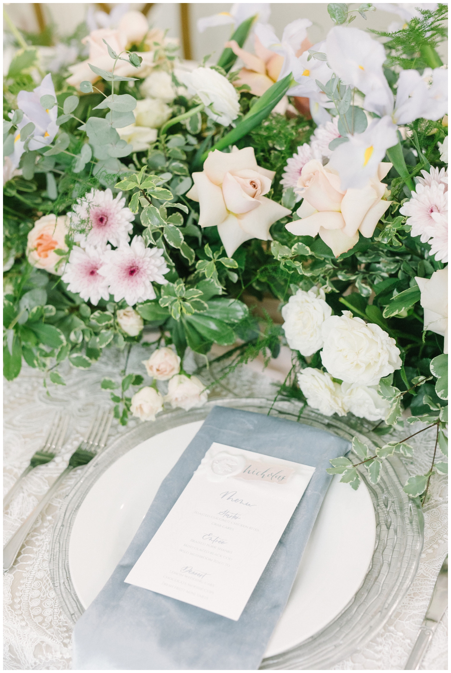 Addison Woods styled shoot tablescape with place setting and floral centerpiece
