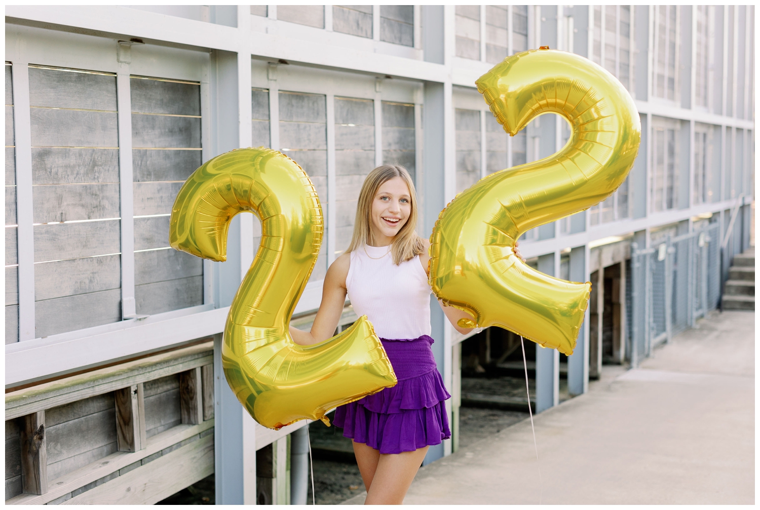 Houston senior pictures with balloons with girl holding 22 number balloons