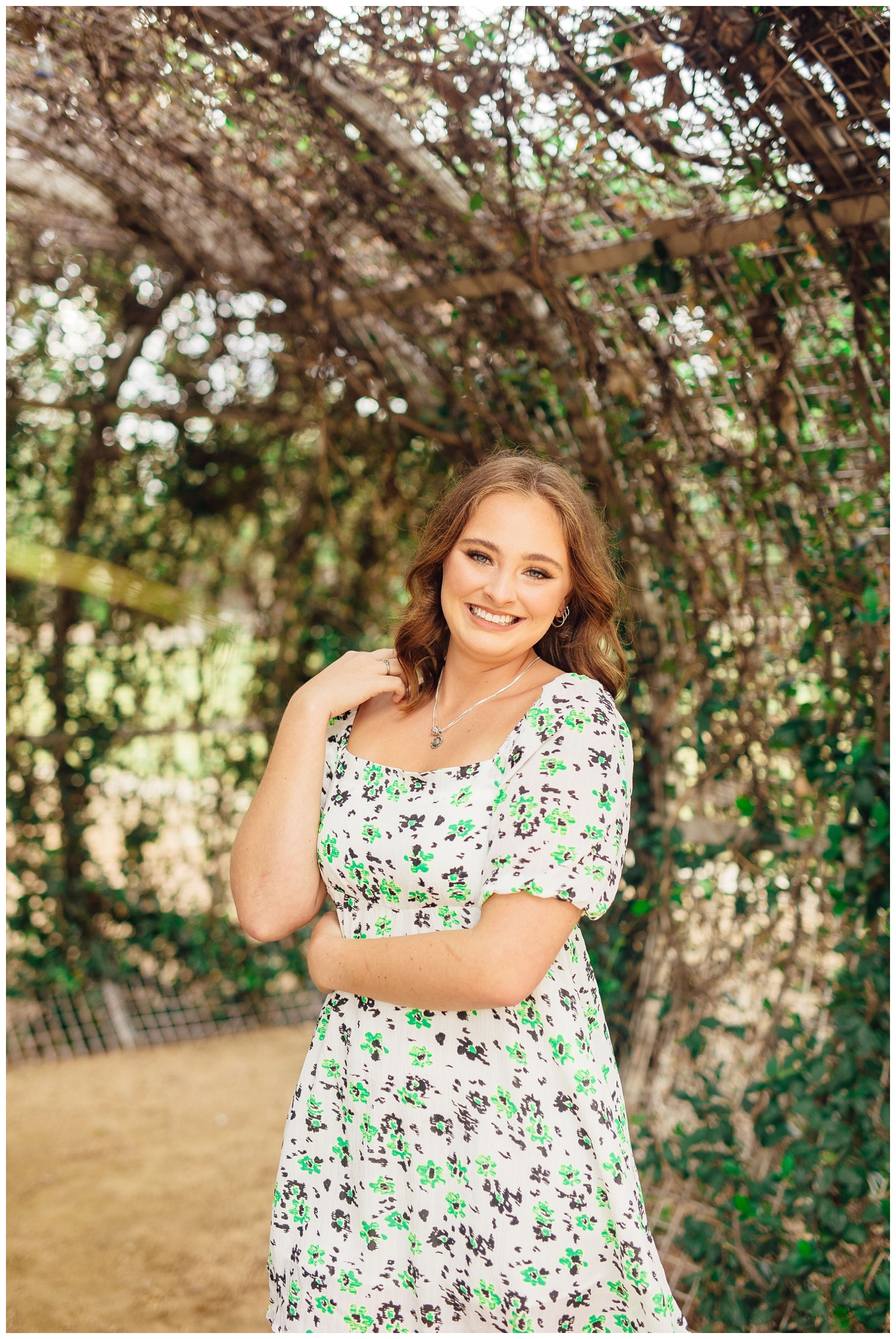 senior pictures in Houston at Sabine street girl in archway
