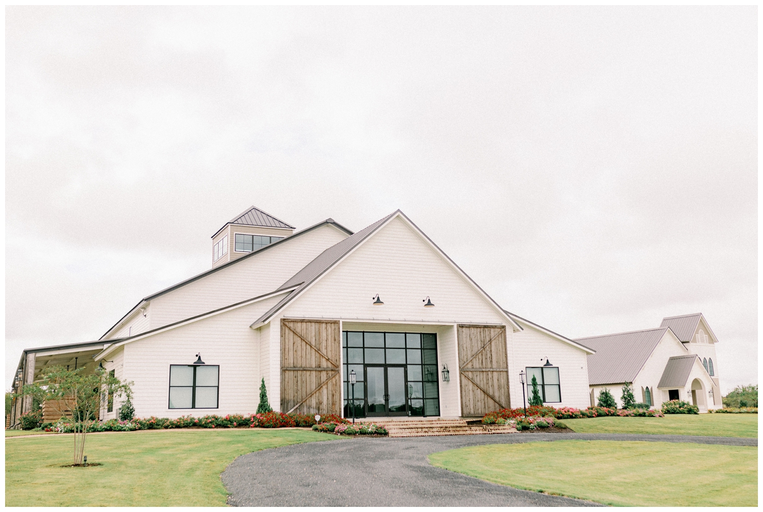 Deep in the Heart Farms venue by college station wedding photographer